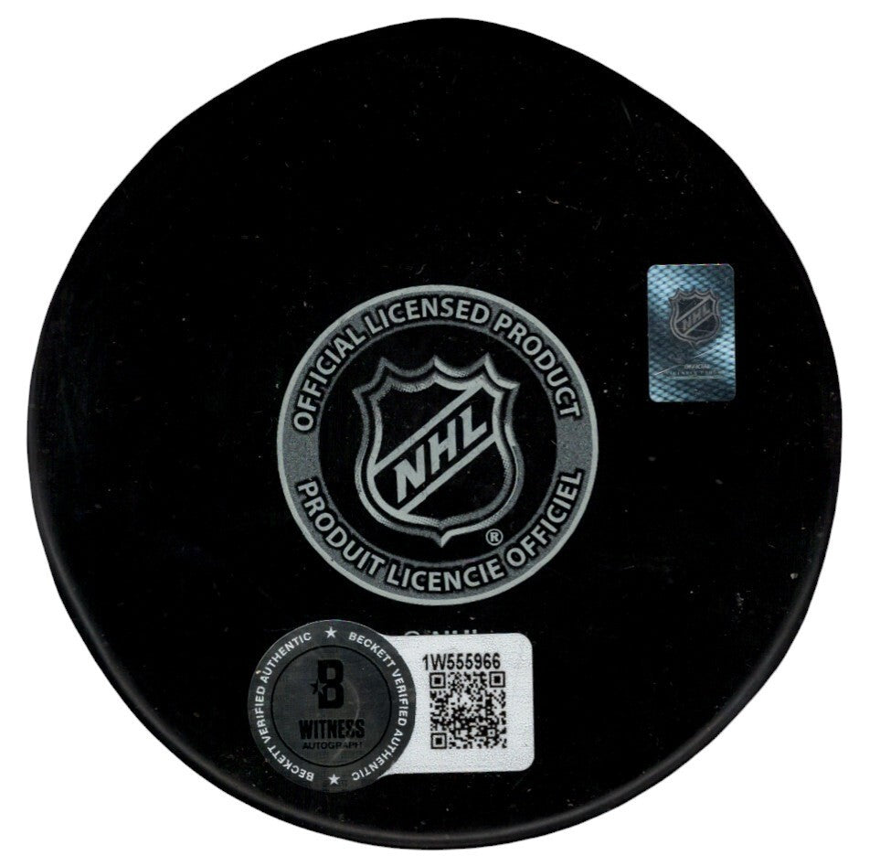 Chris Chelios Signed Detroit Red Wings Puck w/ HOF 2013 Beckett Witness BAS COA1