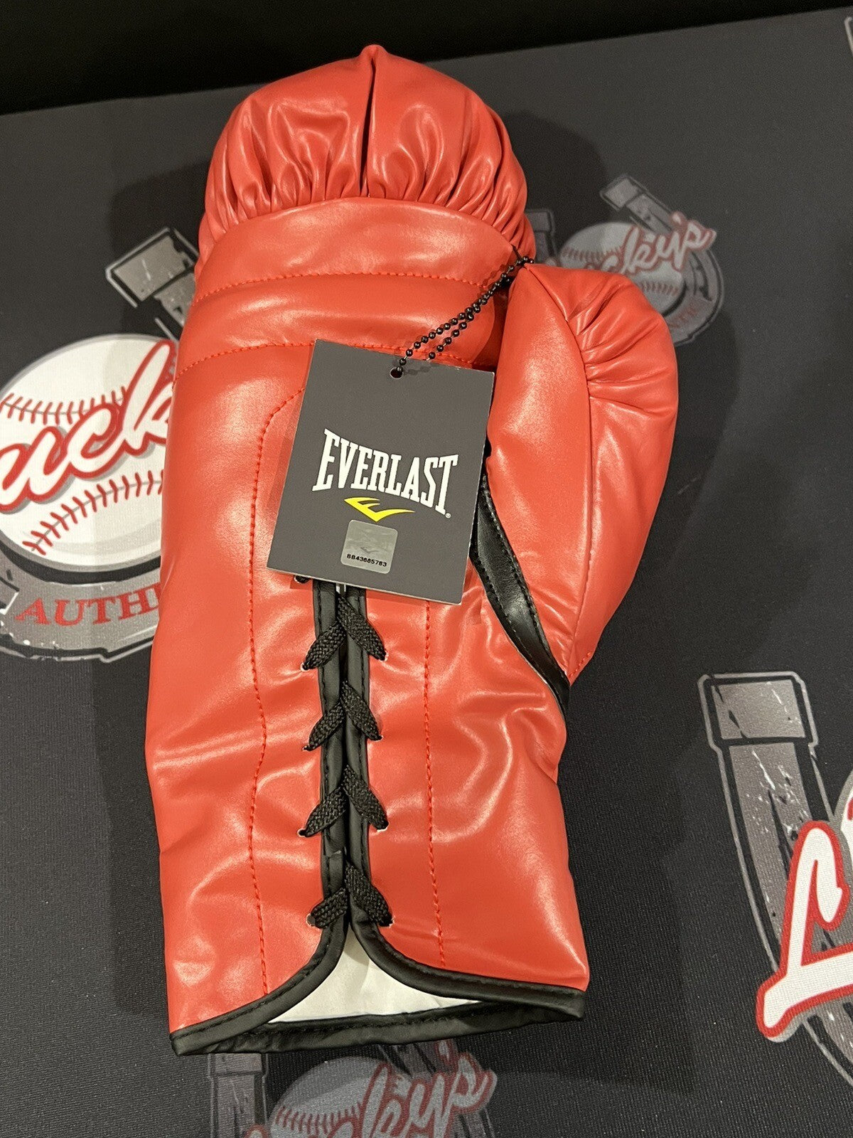 Michael B. Jordan Signed Auto Red Everlast Boxing Glove Beckett Witness BAS COA3