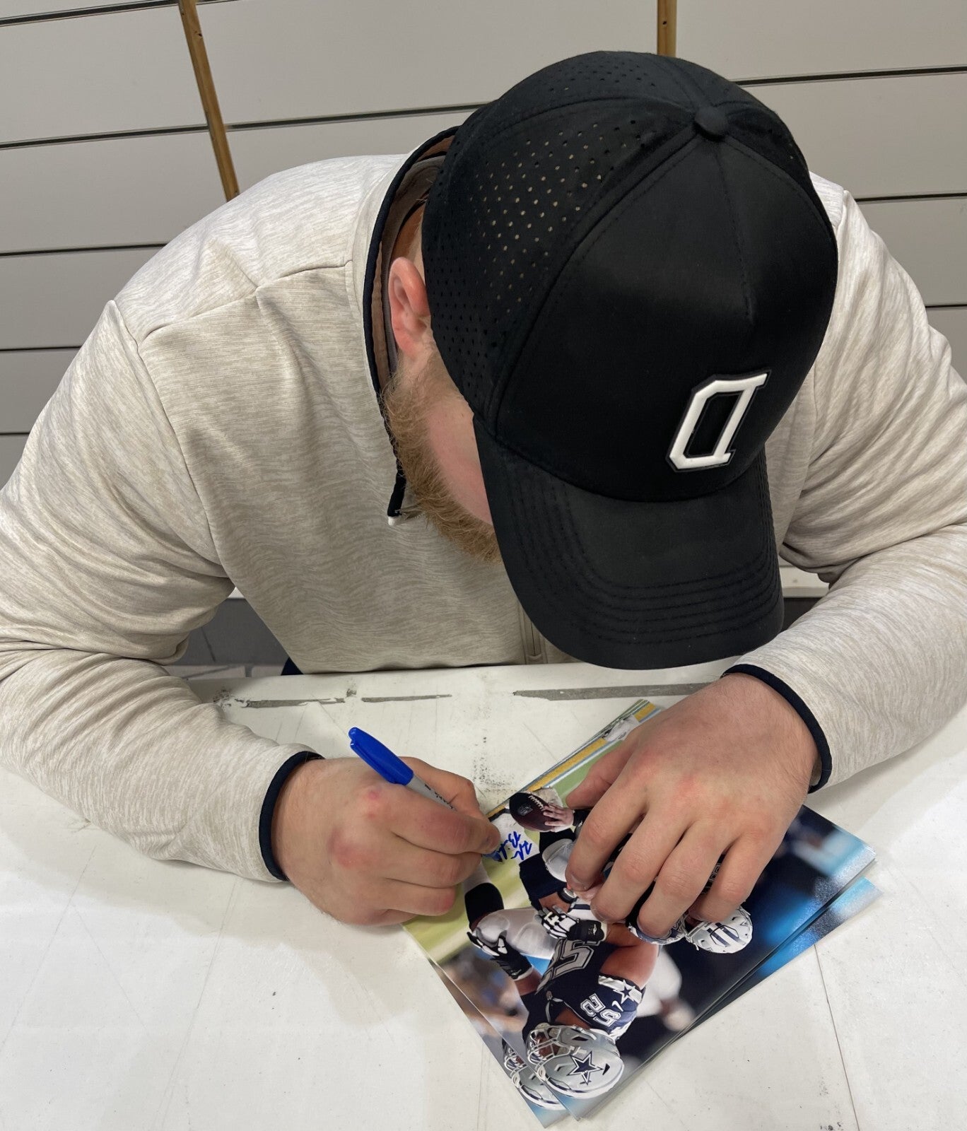 Tyler Biadasz Signed Dallas Cowboys 8x10 Photo Beckett Witness BAS COA #31