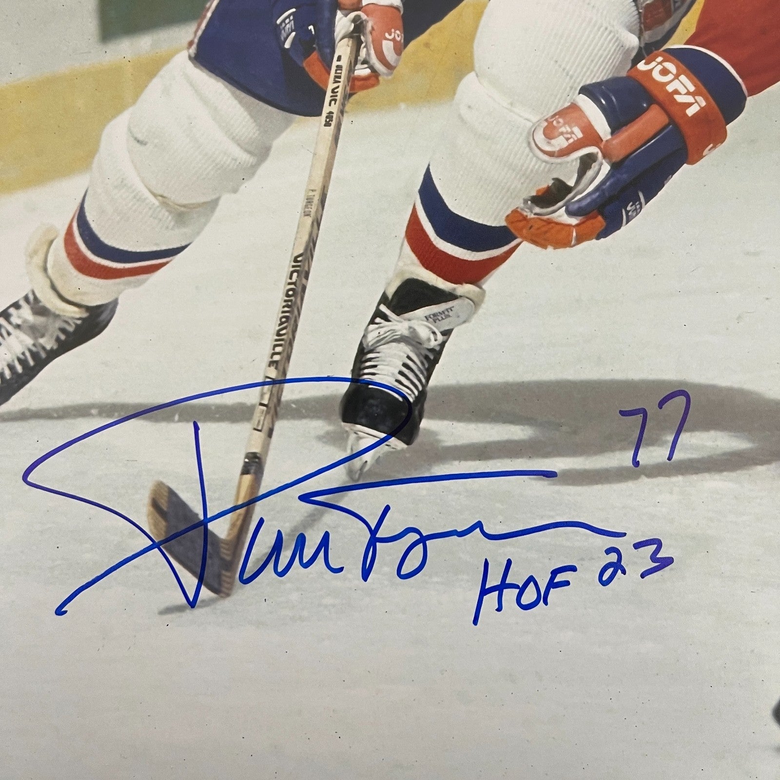 Pierre Turgeon Signed New York Islanders 11x14 Photo HOF Beckett Witness BAS COA1