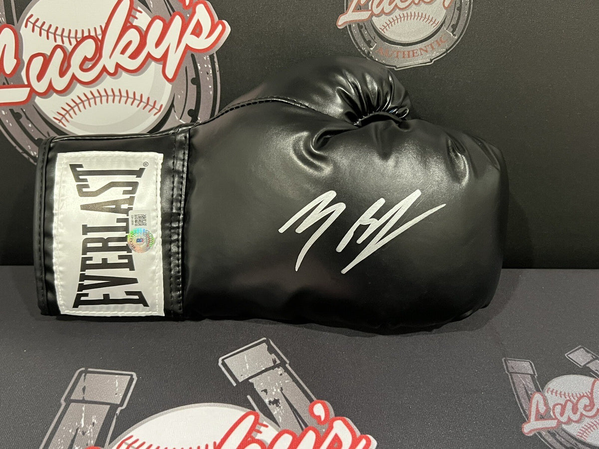 Michael B Jordan Signed Auto Black Everlast Boxing Glove Beckett Witness BAS COA0
