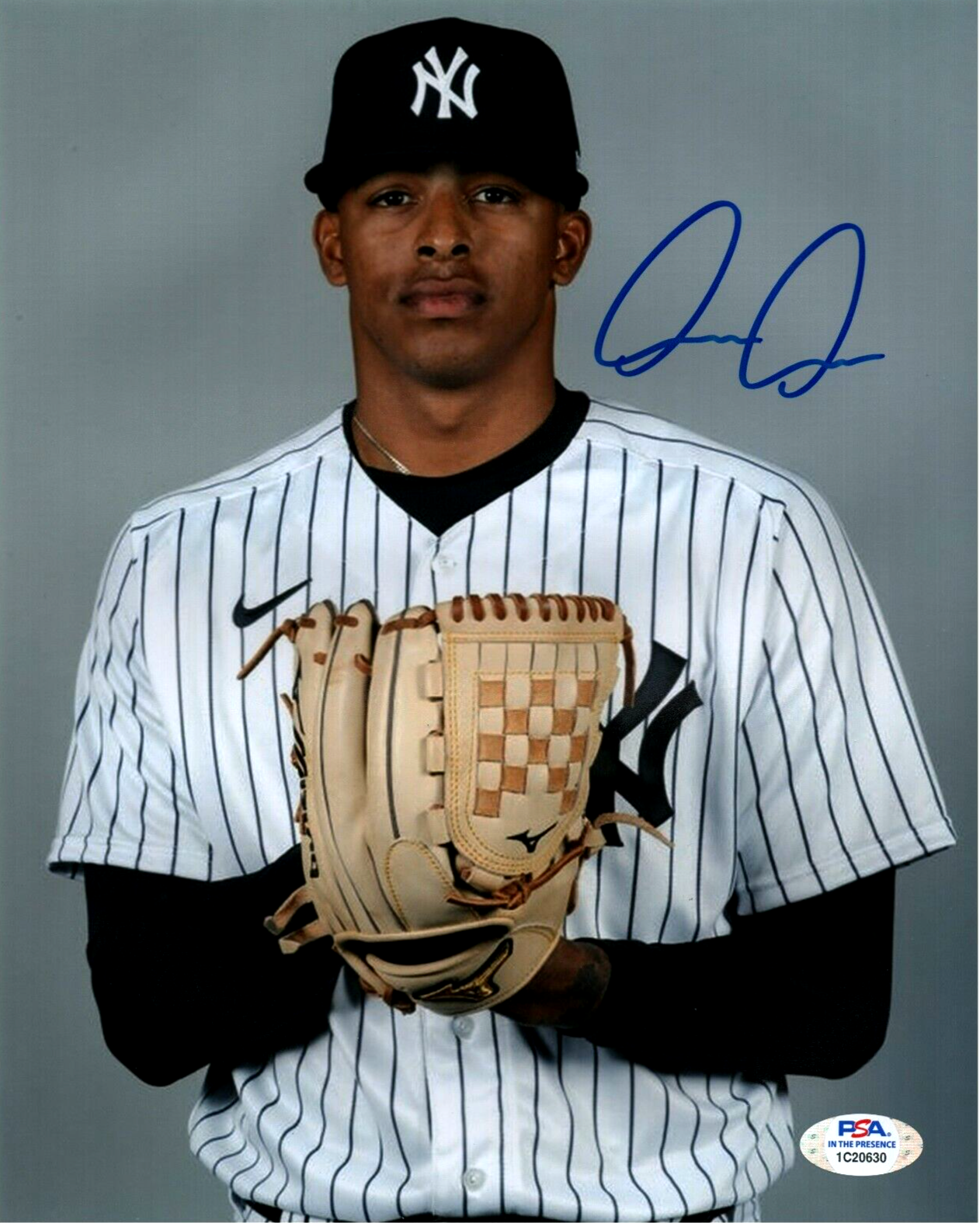 Luis Medina Signed Autographed New York Yankees 8x10 Photo PSA COA #20