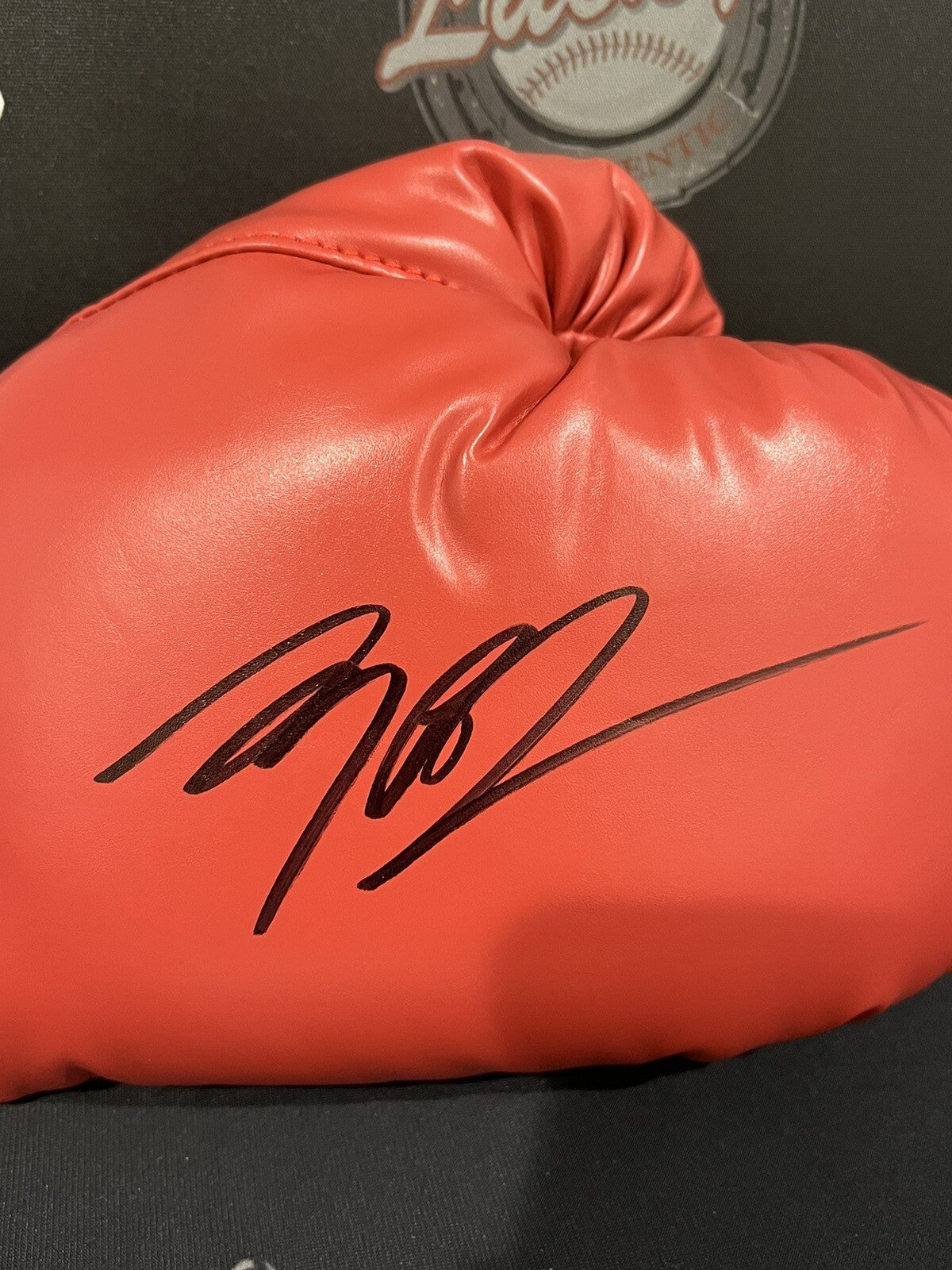 Michael B. Jordan Signed Auto Red Everlast Boxing Glove Beckett Witness BAS COA1