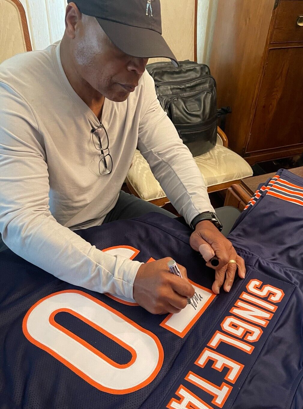 Mike Singletary Signed Chicago Bears Custom Jersey w/ HOF 98 Beckett Wit BAS COA3