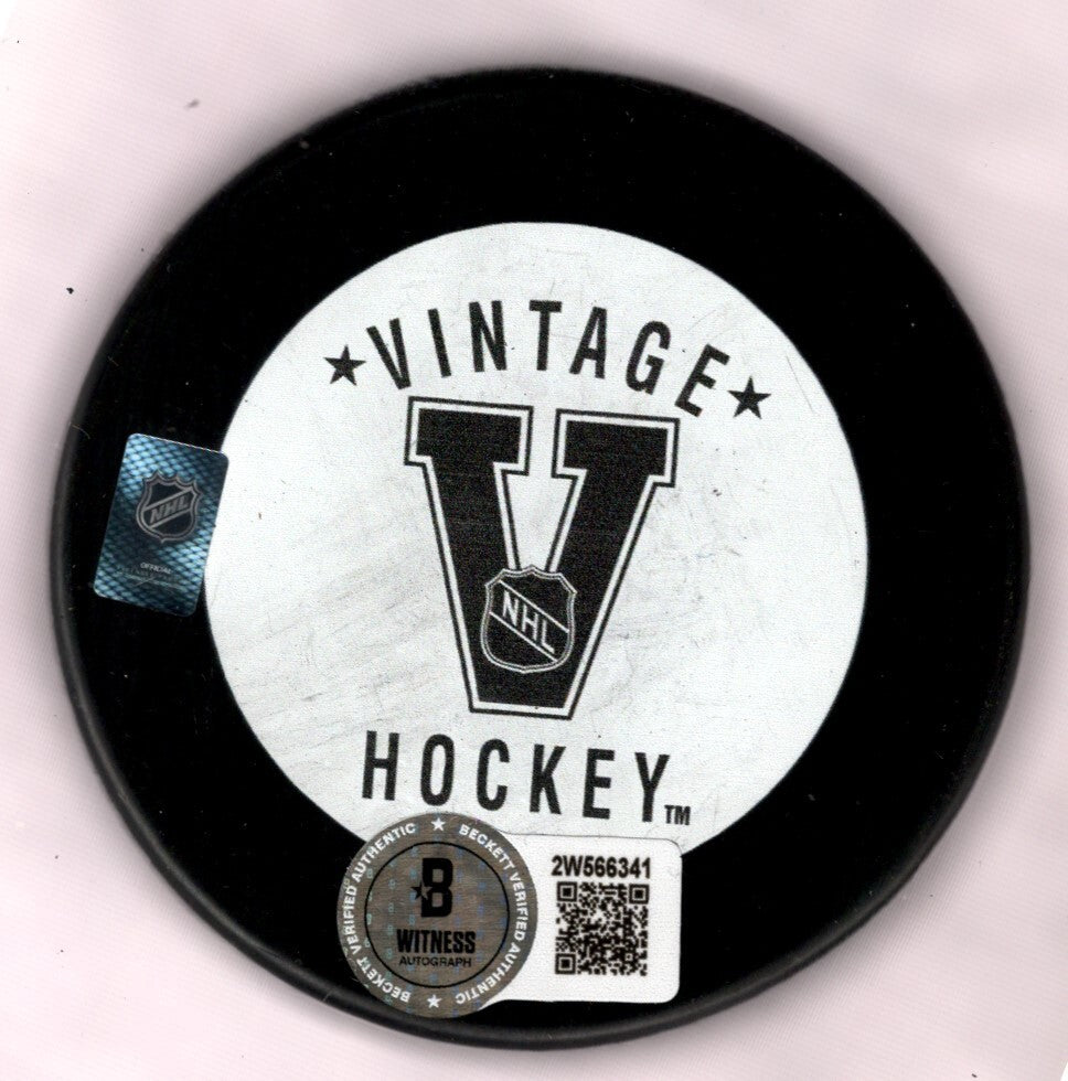 Marcel Dionne Signed Auto LA Kings Puck w/ HOF 92 Beckett Witness BAS COA White1